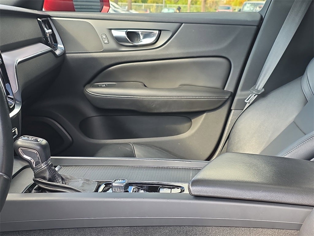 2020 Volvo S60 T5 Momentum