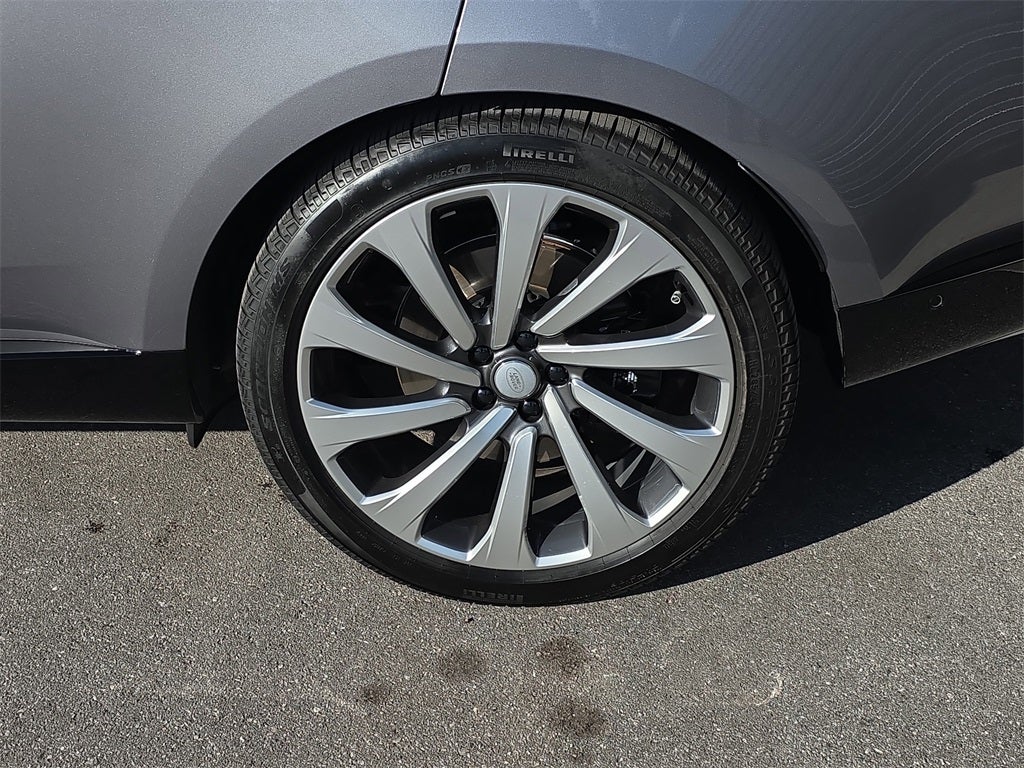 2025 Land Rover Range Rover SE