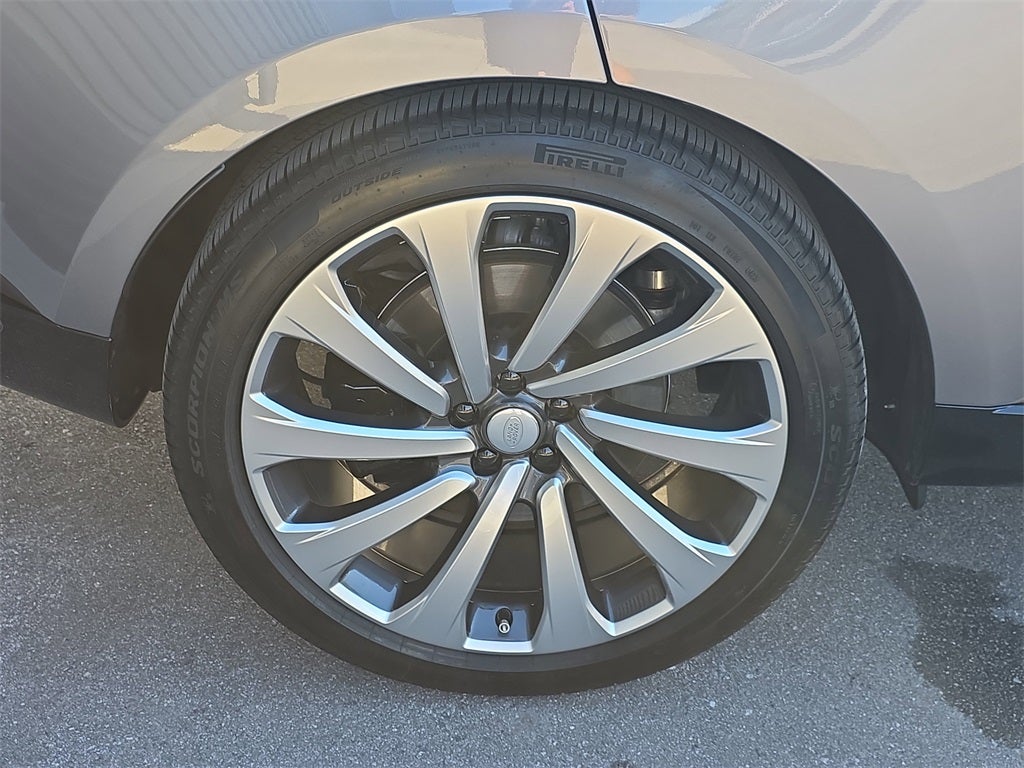 2025 Land Rover Range Rover SE