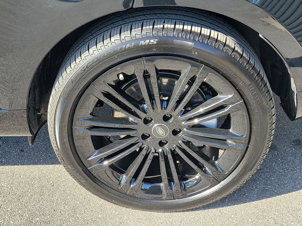 2025 Land Rover Range Rover SE LWB