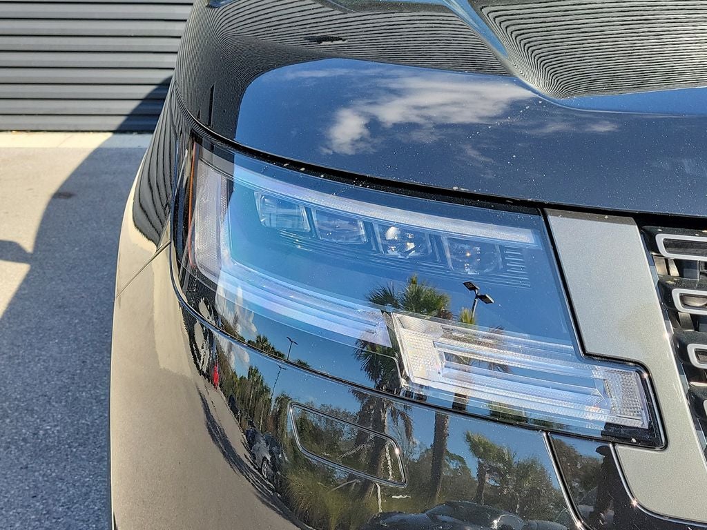 2025 Land Rover Range Rover SE LWB