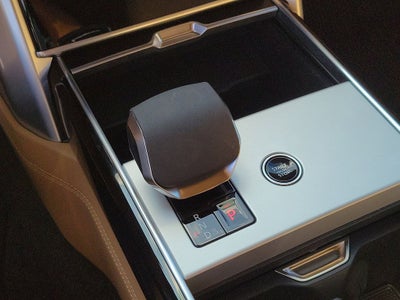 2025 Land Rover Range Rover SE LWB