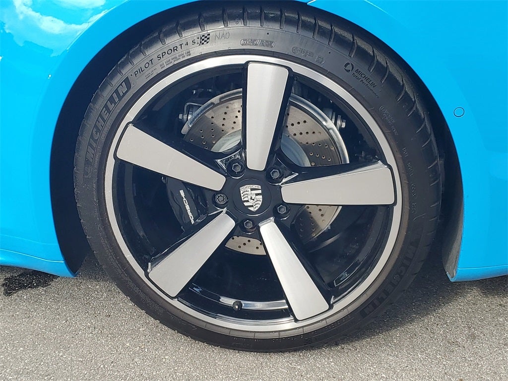 2025 Porsche 911 Carrera