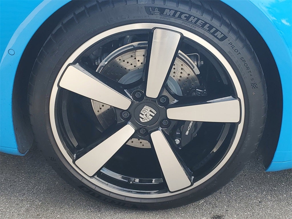 2025 Porsche 911 Carrera