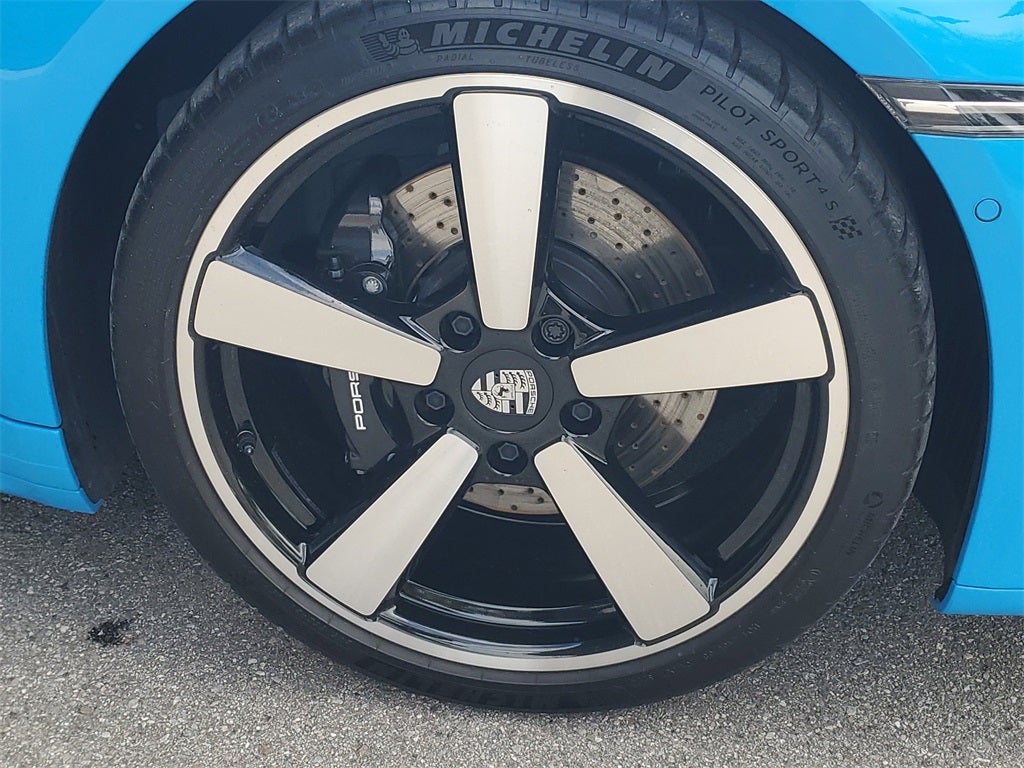 2025 Porsche 911 Carrera