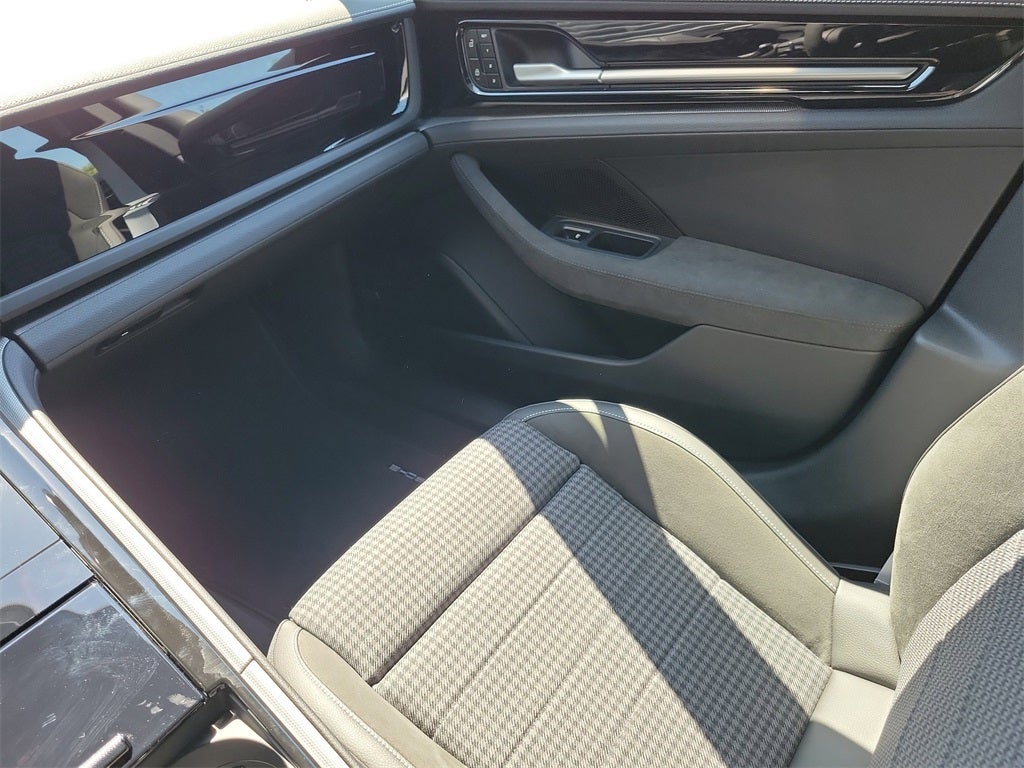 2025 Porsche Panamera Base