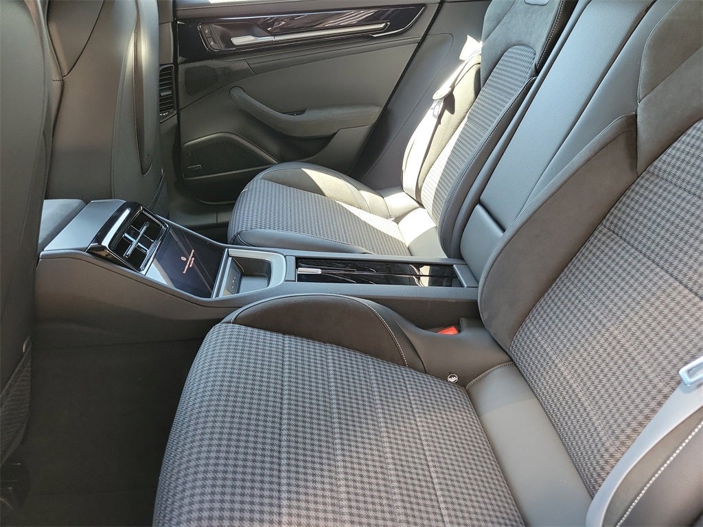 2025 Porsche Panamera Base