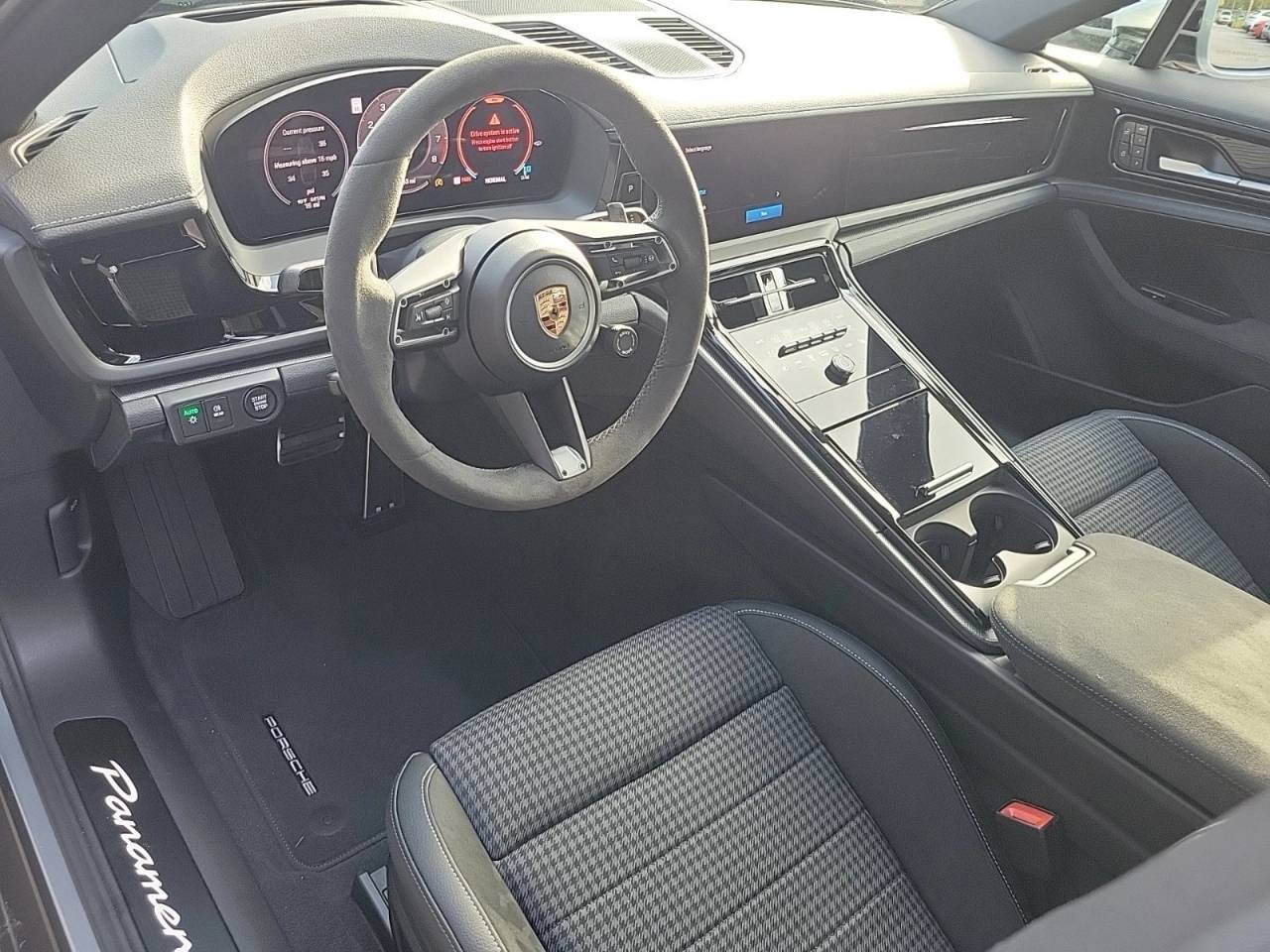 2025 Porsche Panamera Base