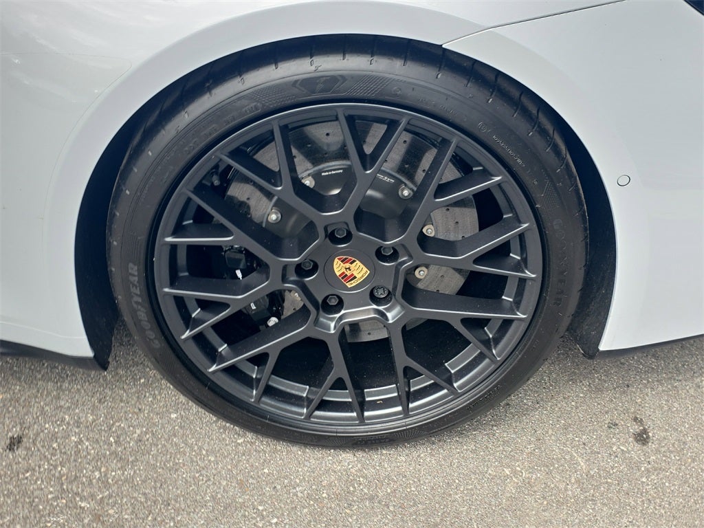 2025 Porsche 911 Carrera 4 GTS