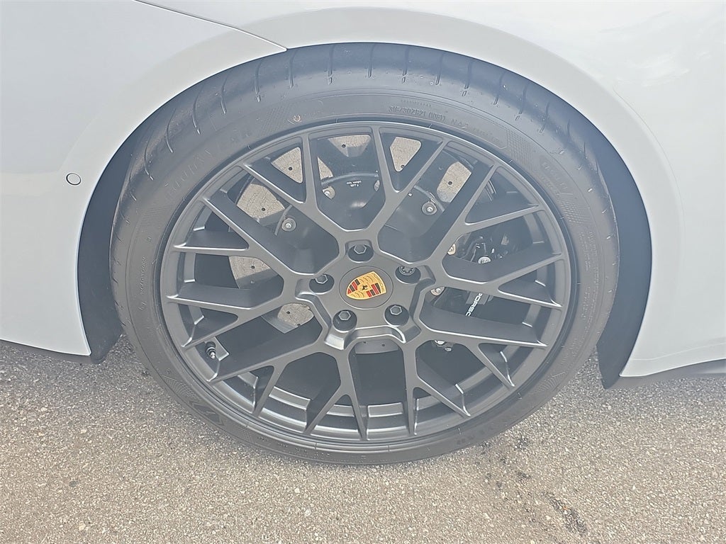 2025 Porsche 911 Carrera 4 GTS