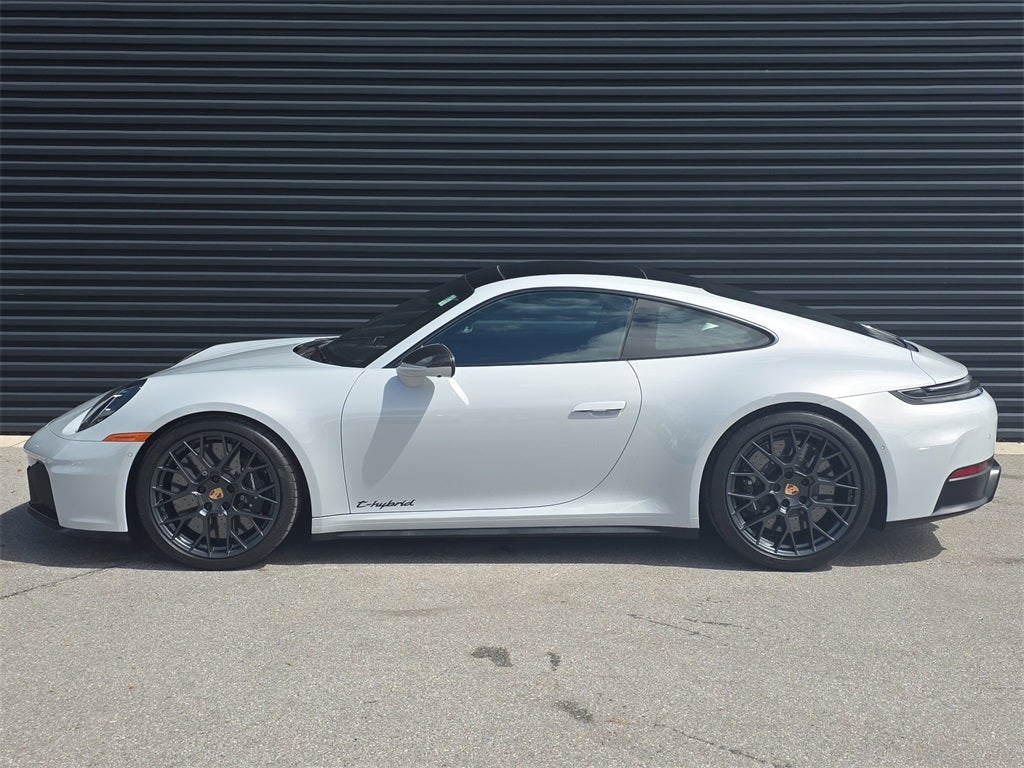 2025 Porsche 911 Carrera 4 GTS