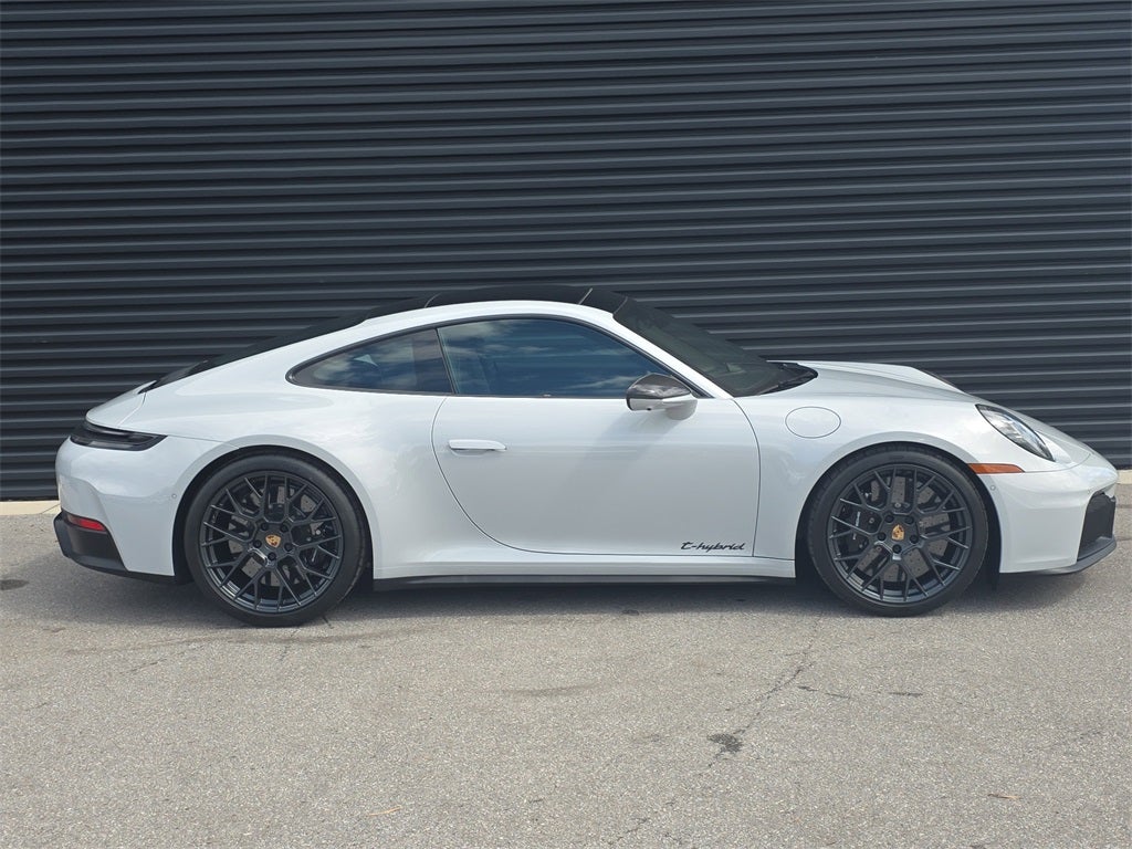 2025 Porsche 911 Carrera 4 GTS