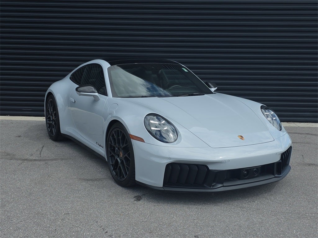 2025 Porsche 911 Carrera 4 GTS