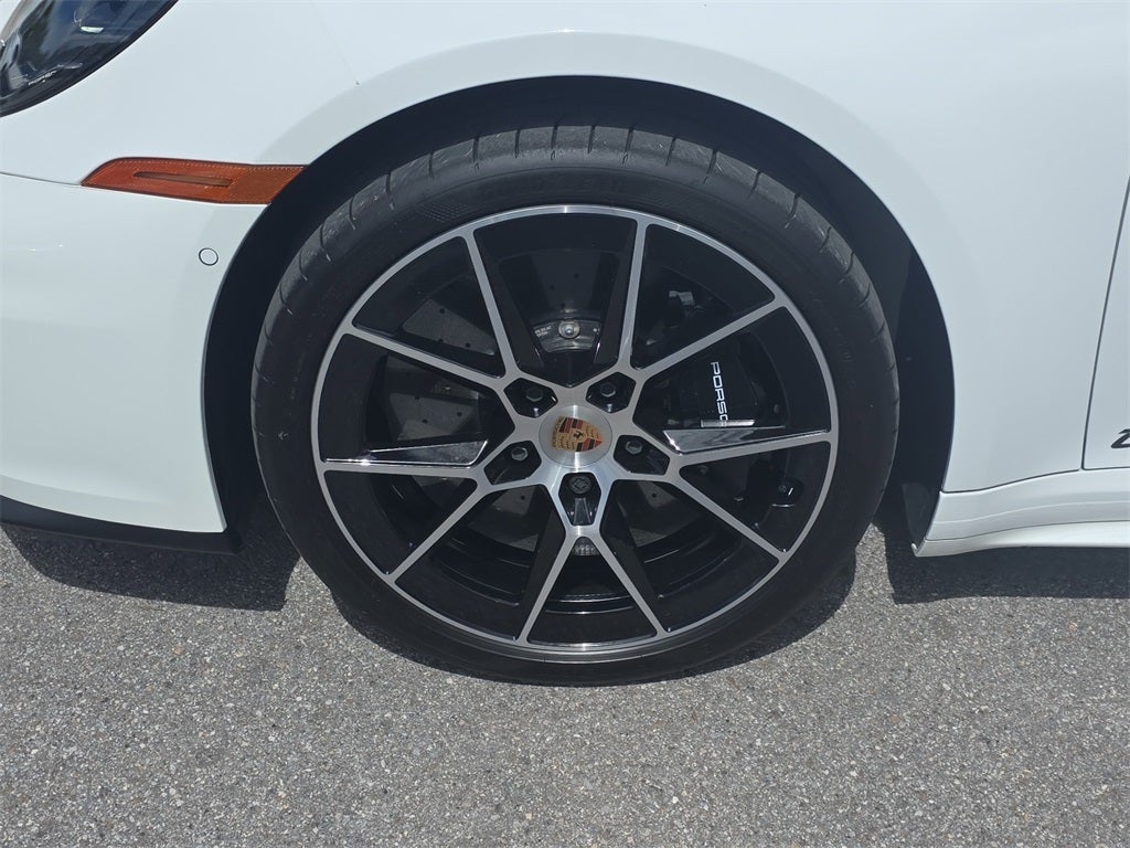 2025 Porsche 911 Carrera 4 GTS