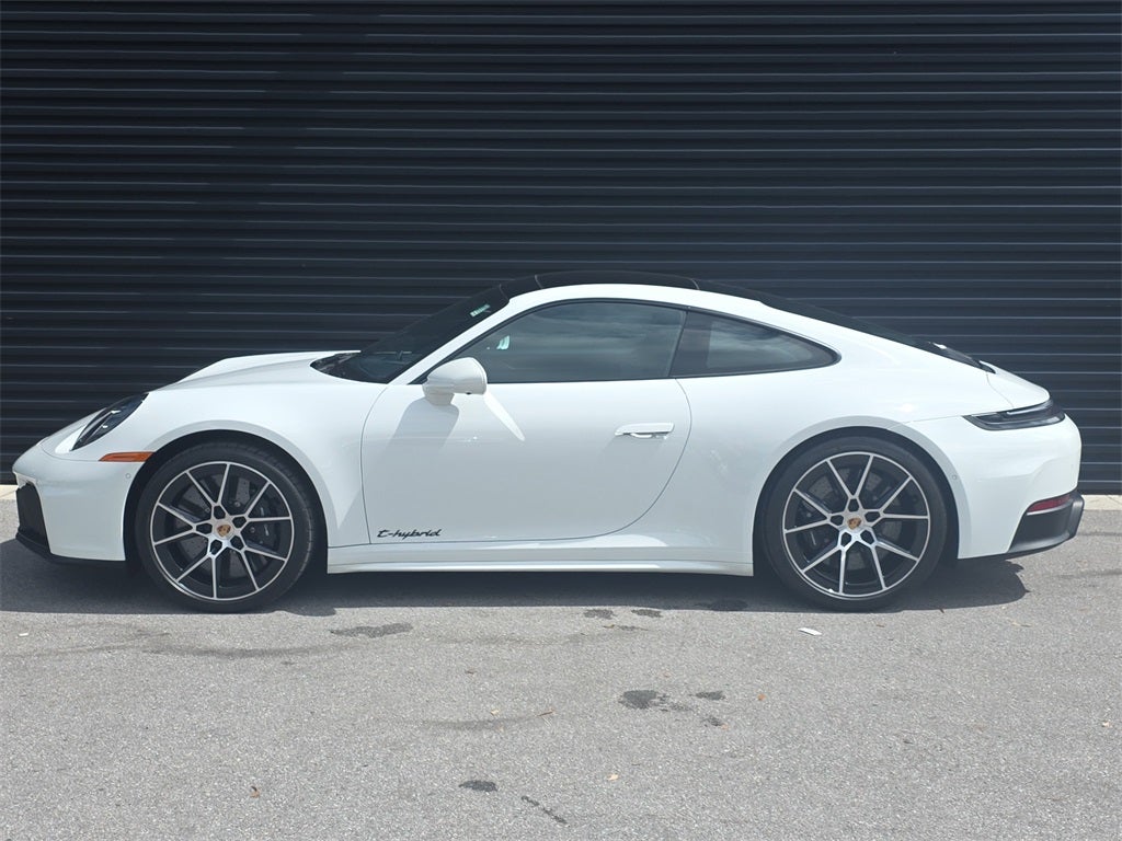 2025 Porsche 911 Carrera 4 GTS