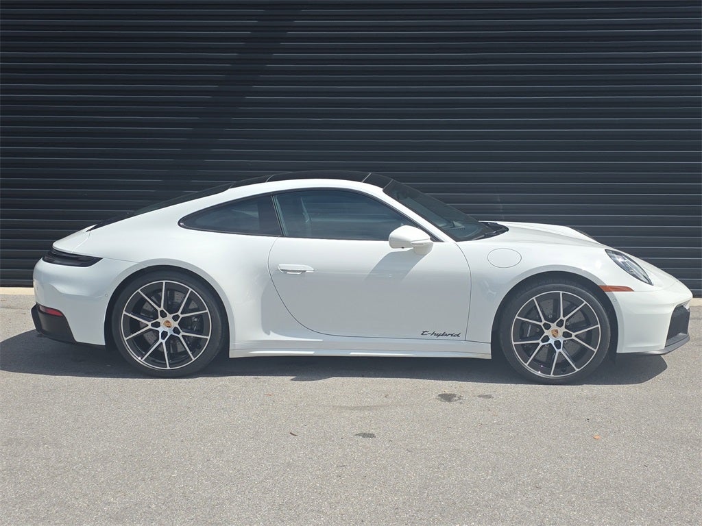 2025 Porsche 911 Carrera 4 GTS