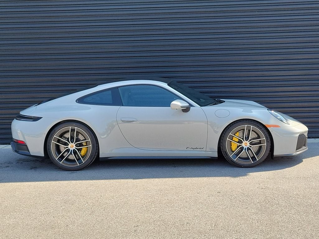 2026 Porsche 911 Carrera 4 GTS