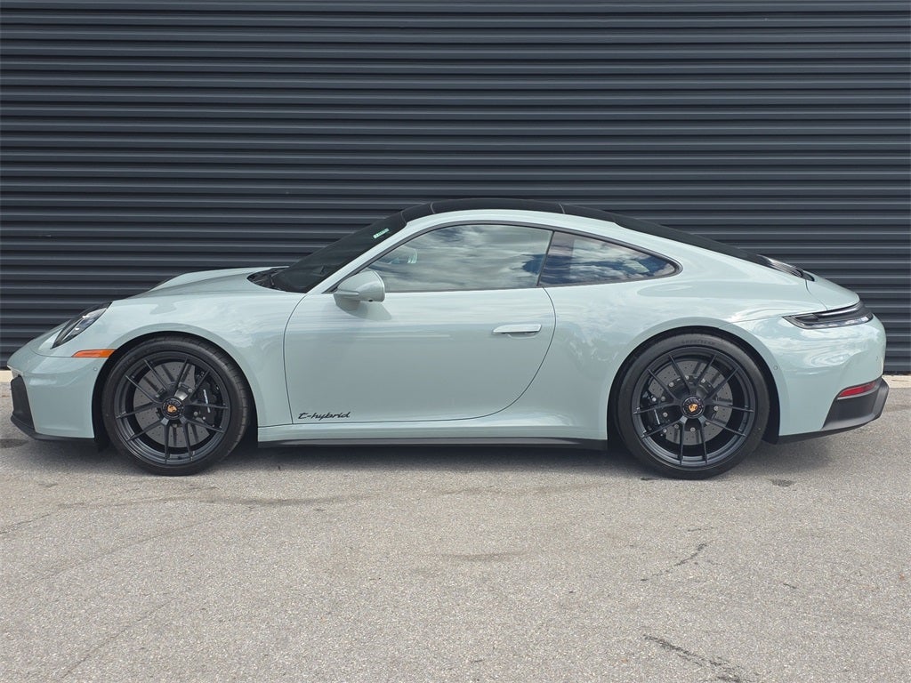 2025 Porsche 911 Carrera GTS