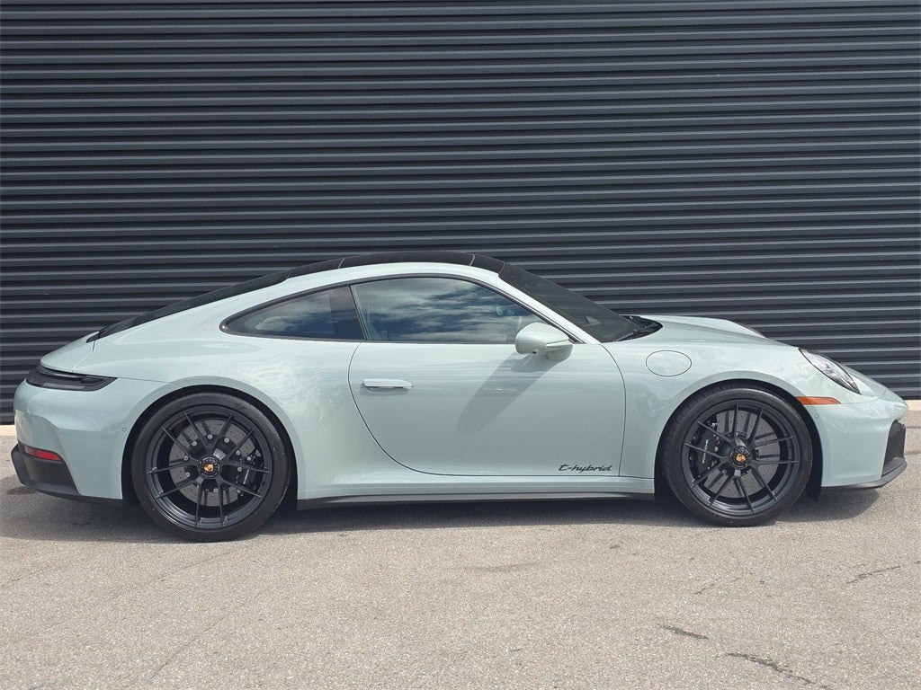 2025 Porsche 911 Carrera GTS