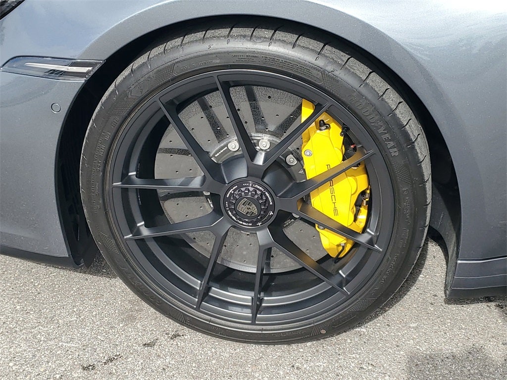 2025 Porsche 911 Carrera 4 GTS