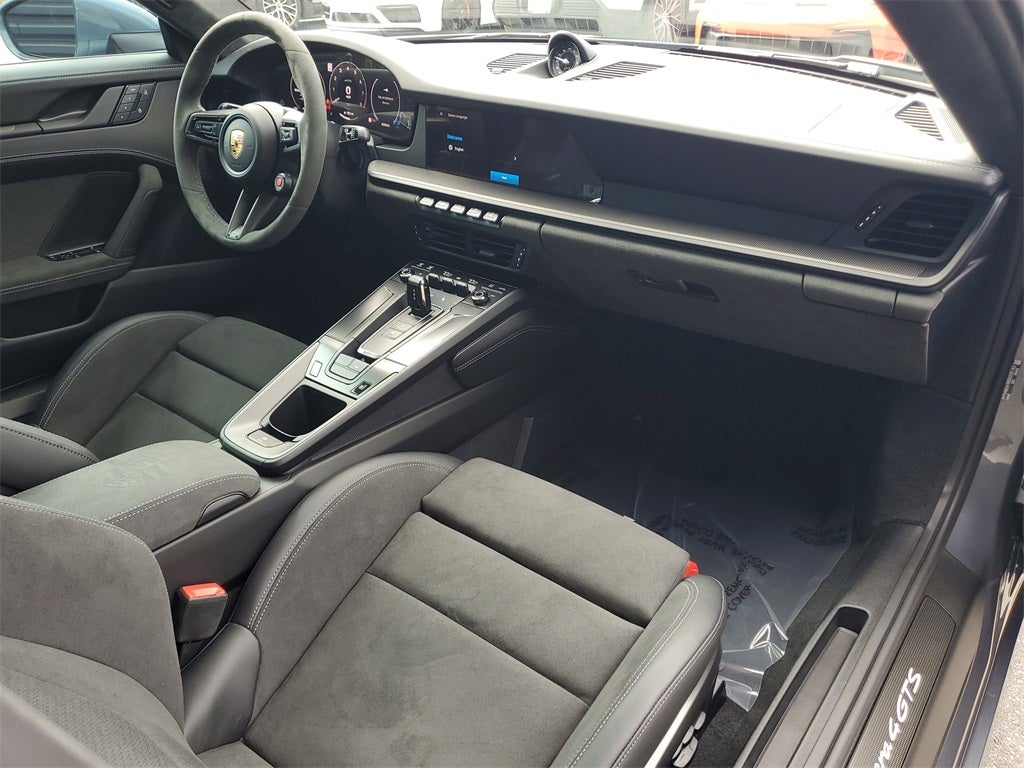 2025 Porsche 911 Carrera 4 GTS