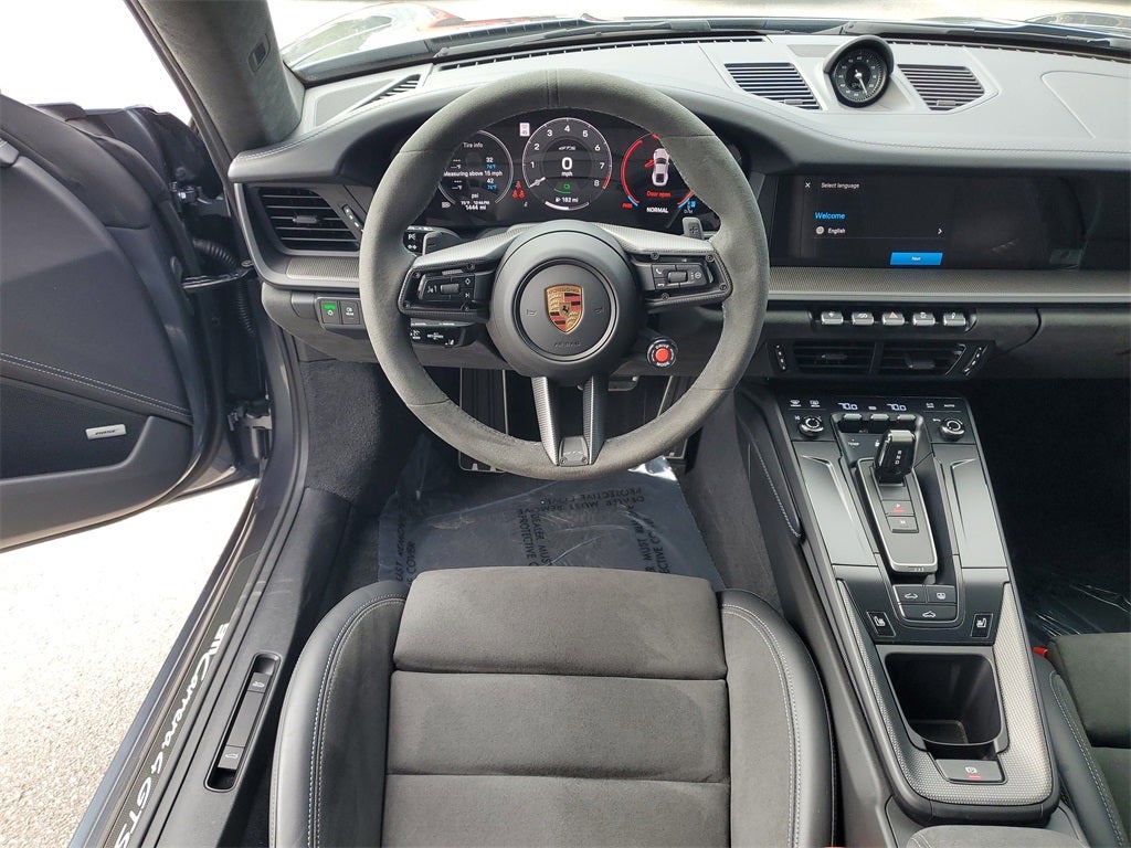 2025 Porsche 911 Carrera 4 GTS