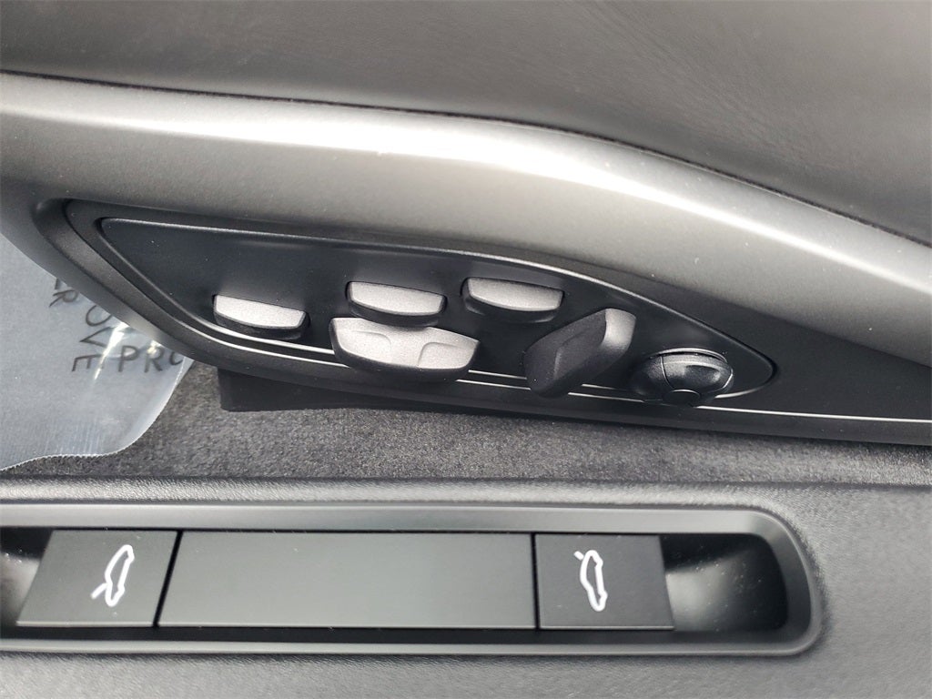 2025 Porsche 911 Carrera 4 GTS