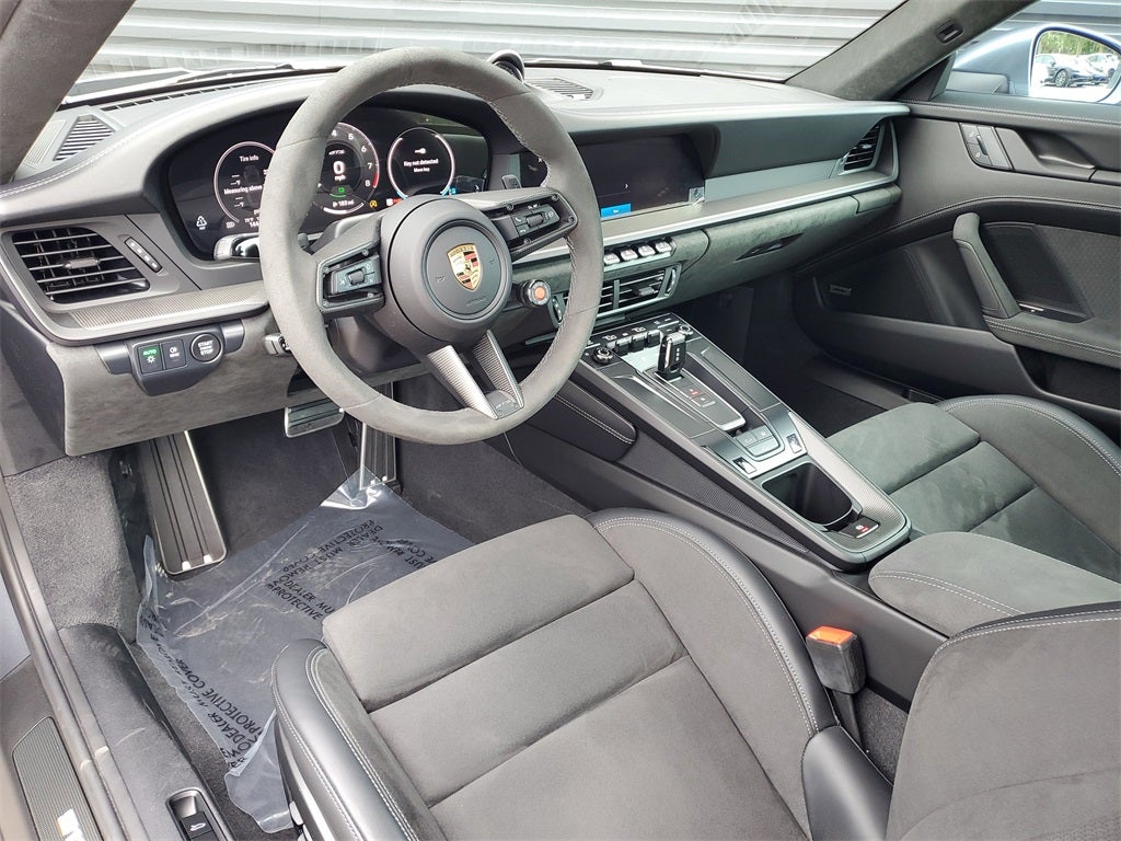 2025 Porsche 911 Carrera 4 GTS