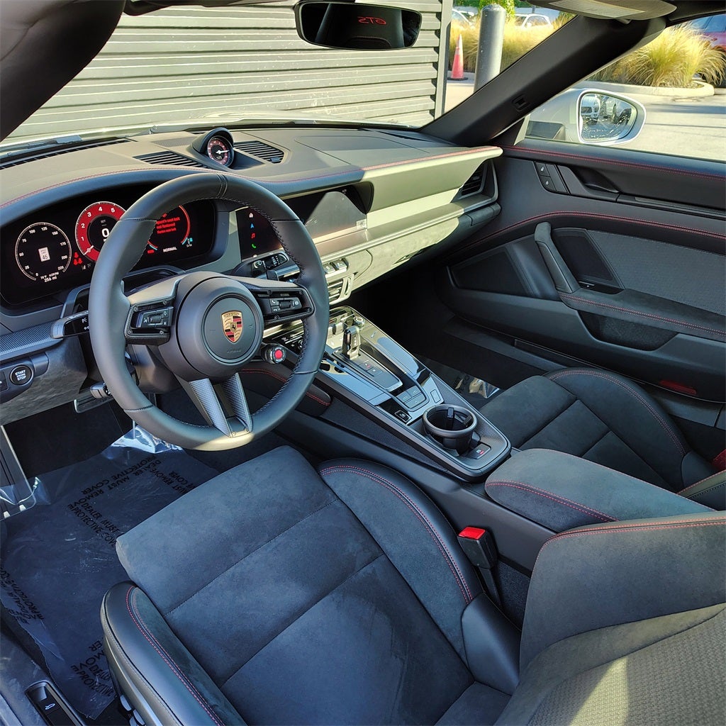 2026 Porsche 911 Carrera 4 GTS