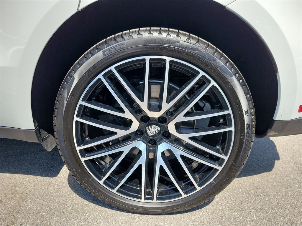 2025 Porsche Macan Base