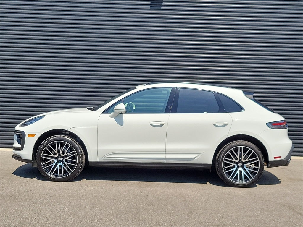 2025 Porsche Macan Base