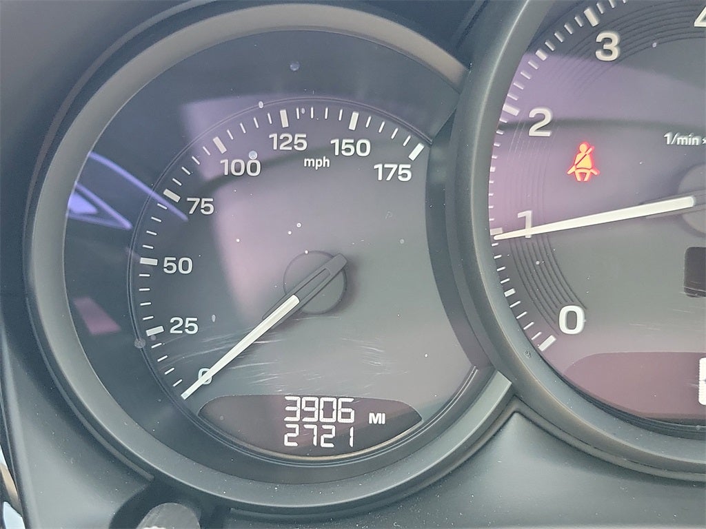 2025 Porsche Macan Base