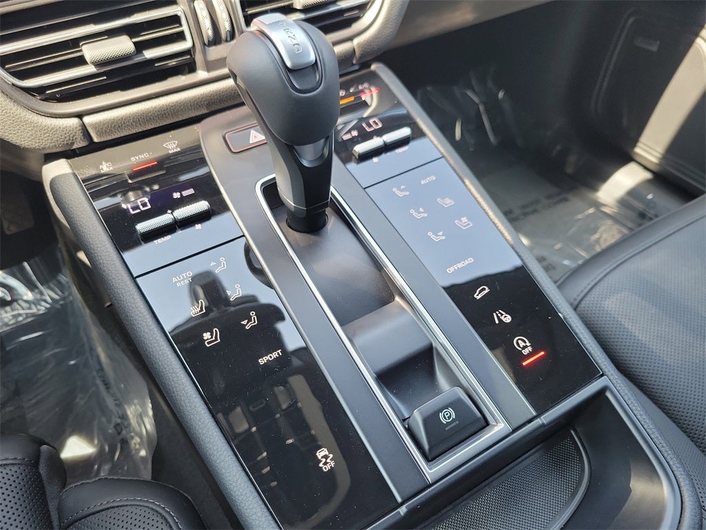 2025 Porsche Macan Base