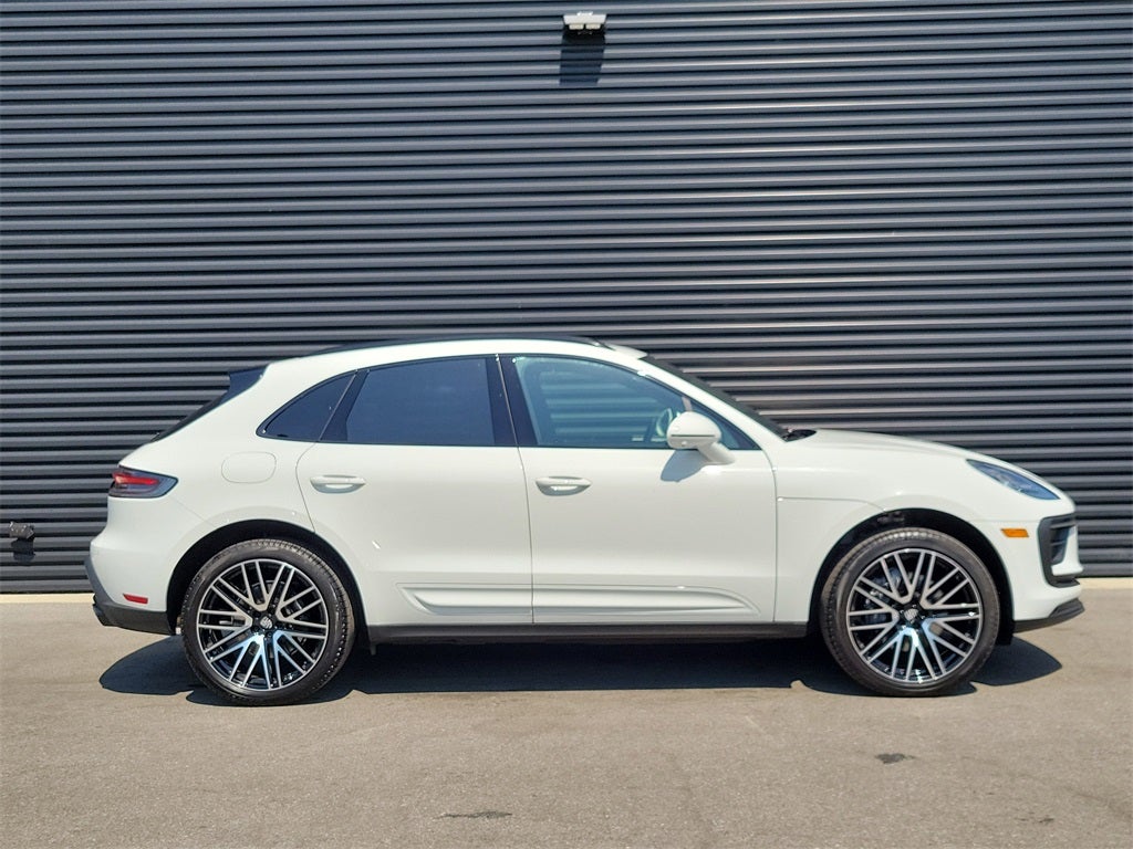 2025 Porsche Macan Base