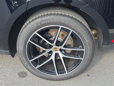 2025 Porsche Macan Base