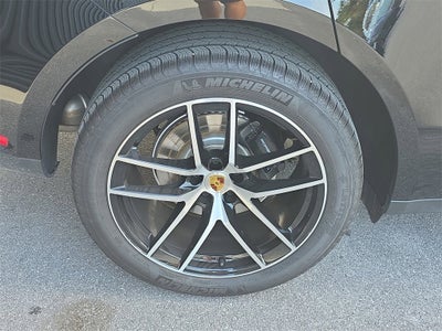 2025 Porsche Macan Base