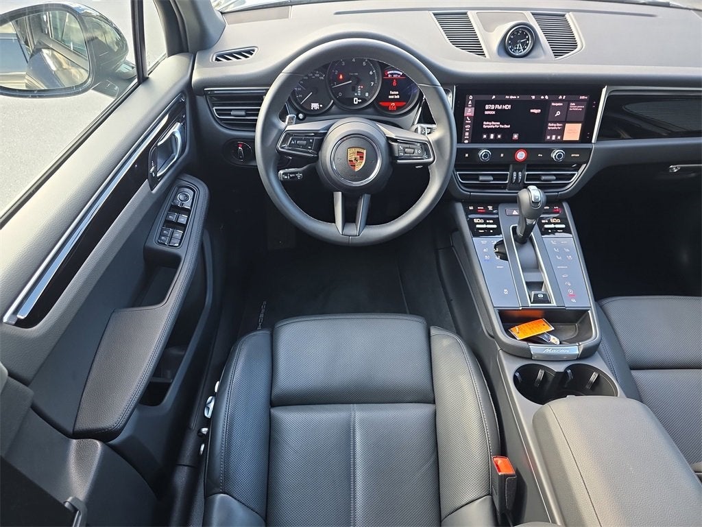2025 Porsche Macan Base