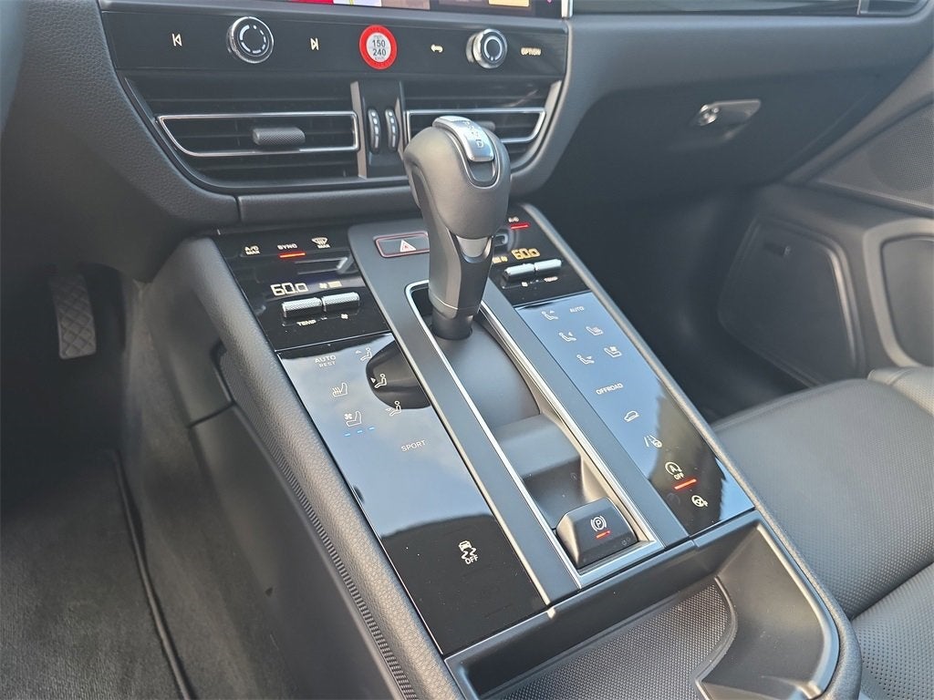 2025 Porsche Macan Base