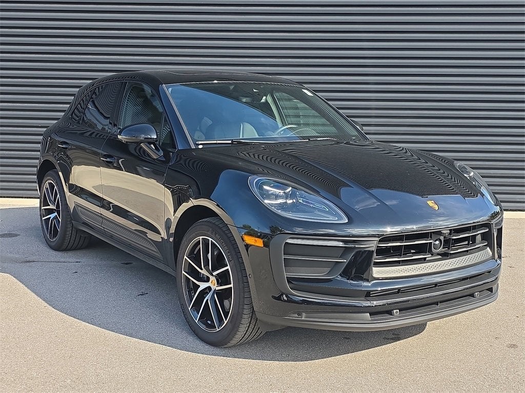 2025 Porsche Macan Base