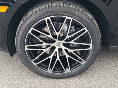 2025 Porsche Macan Base