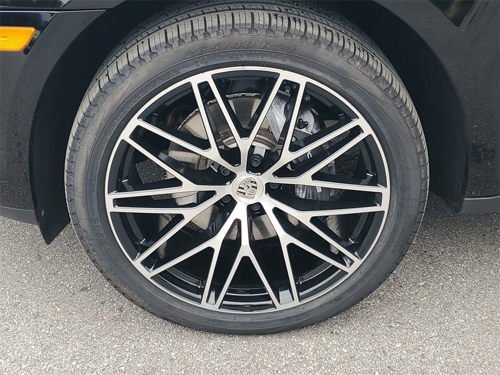 2025 Porsche Macan Base