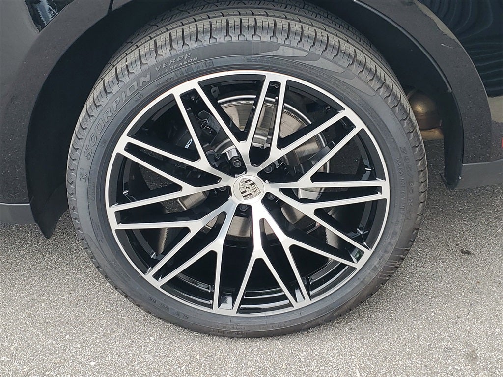 2025 Porsche Macan Base