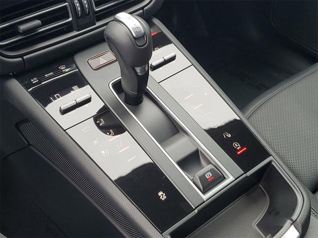 2025 Porsche Macan Base