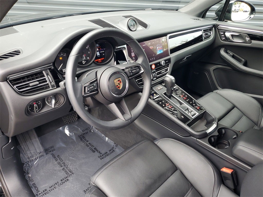 2025 Porsche Macan Base