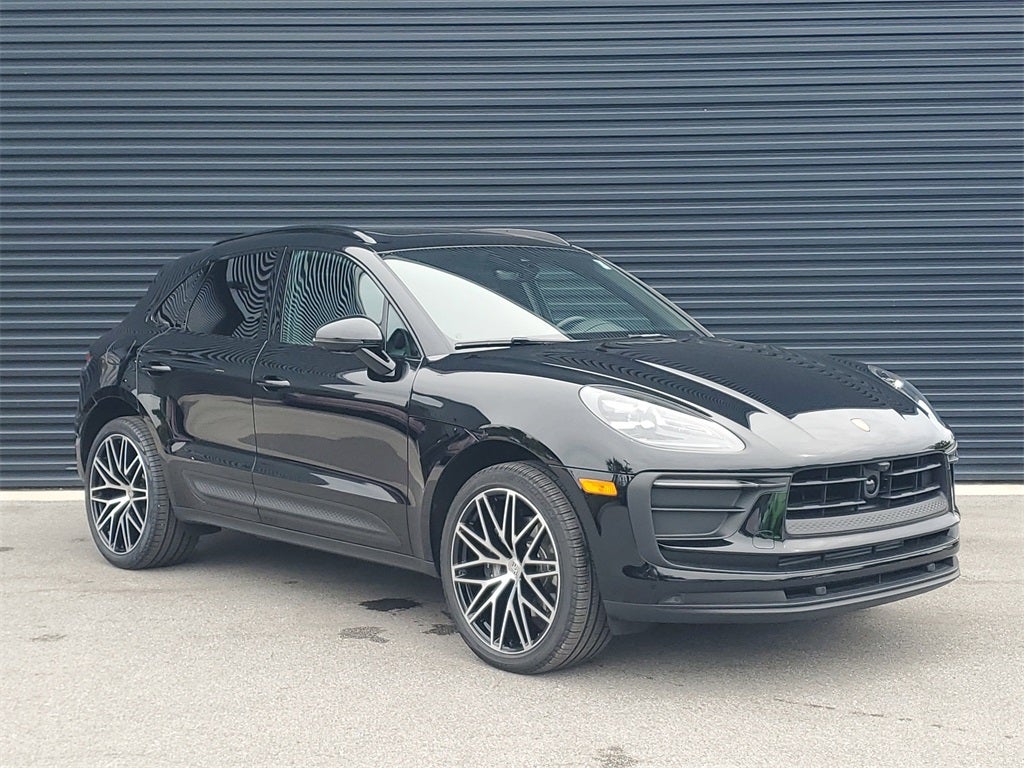 2025 Porsche Macan Base