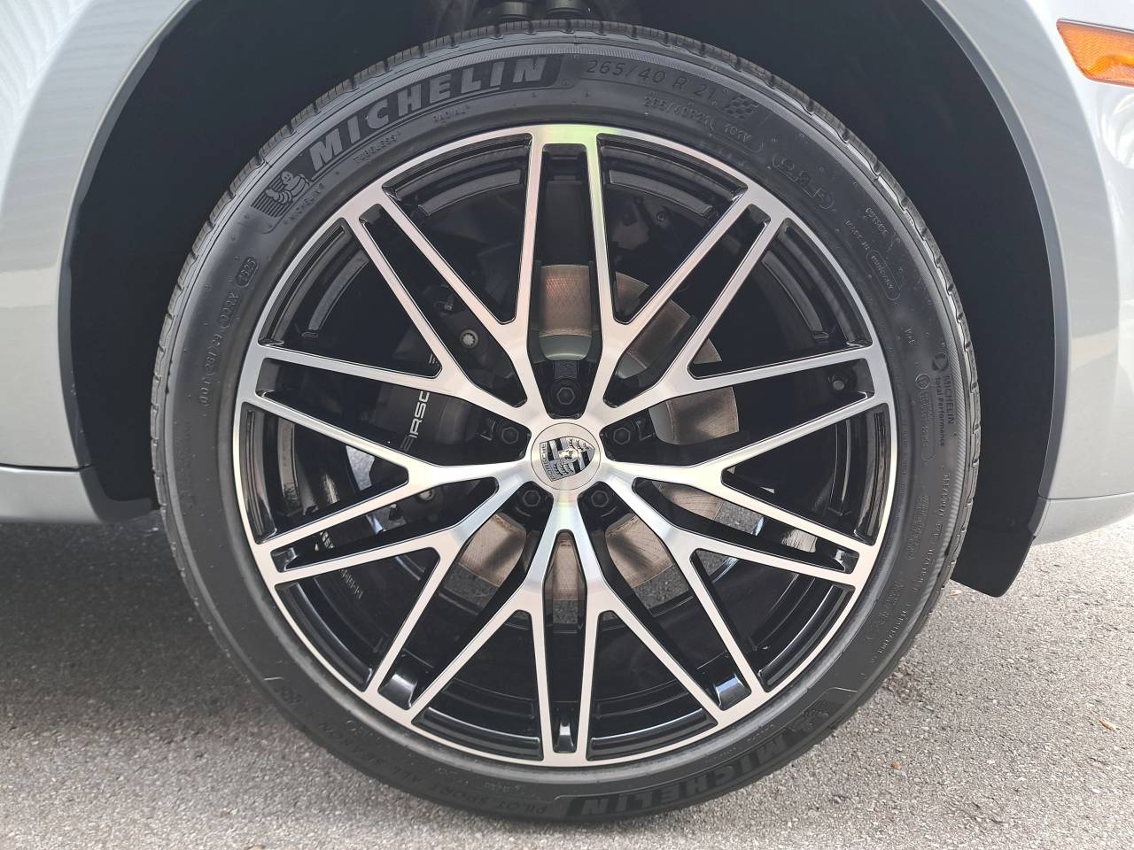 2025 Porsche Macan Base