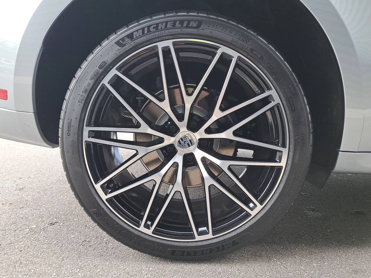 2025 Porsche Macan Base