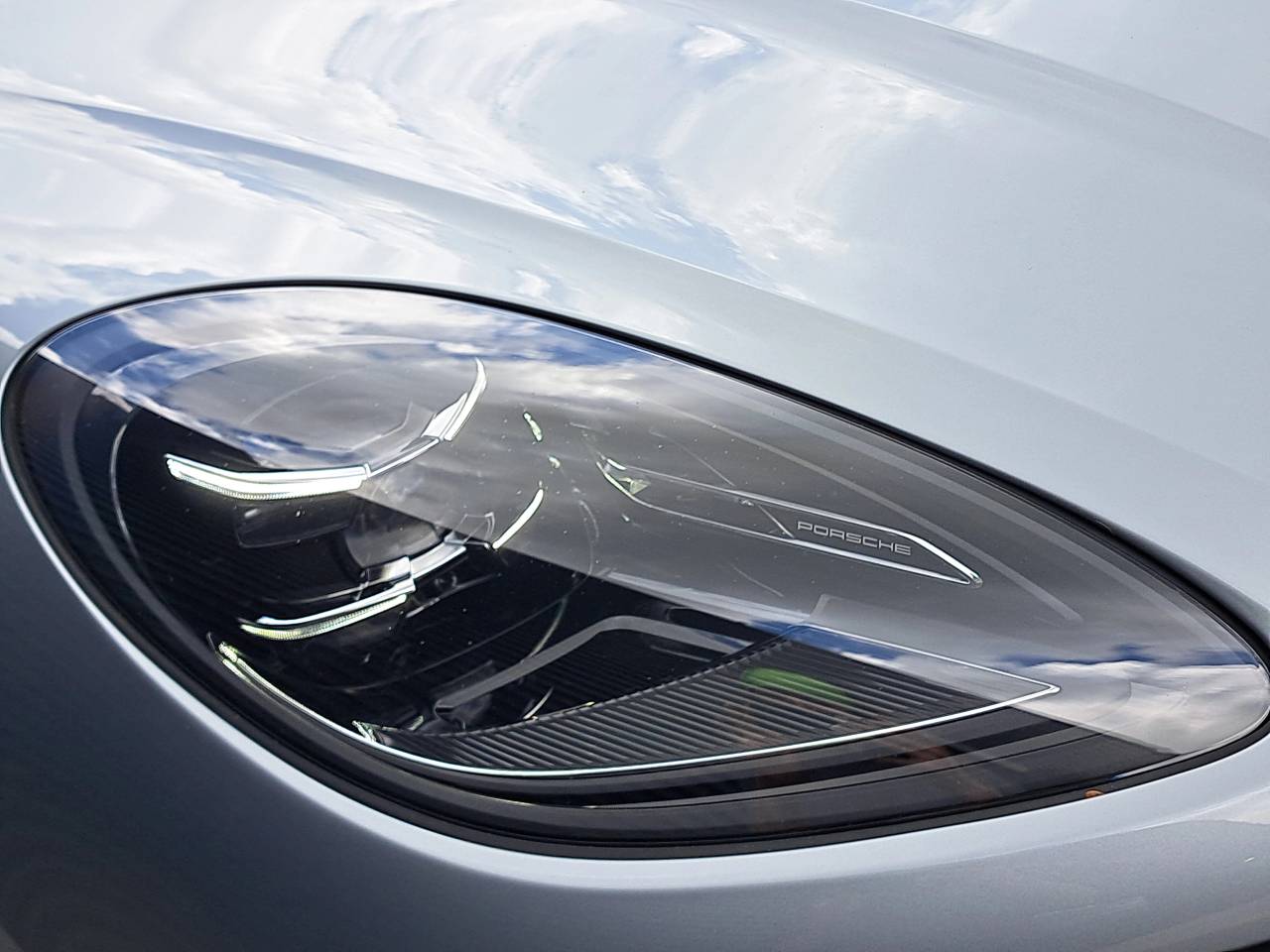 2025 Porsche Macan Base