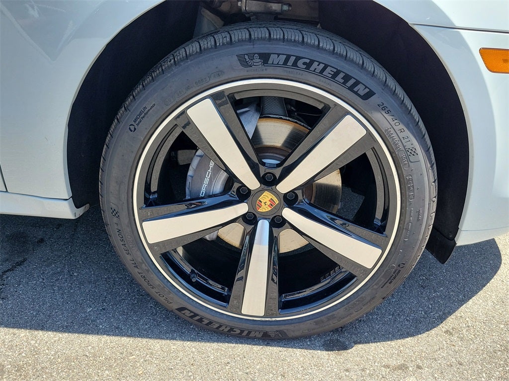 2025 Porsche Macan Base