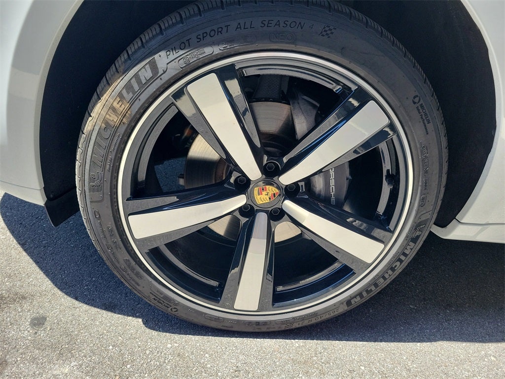 2025 Porsche Macan Base